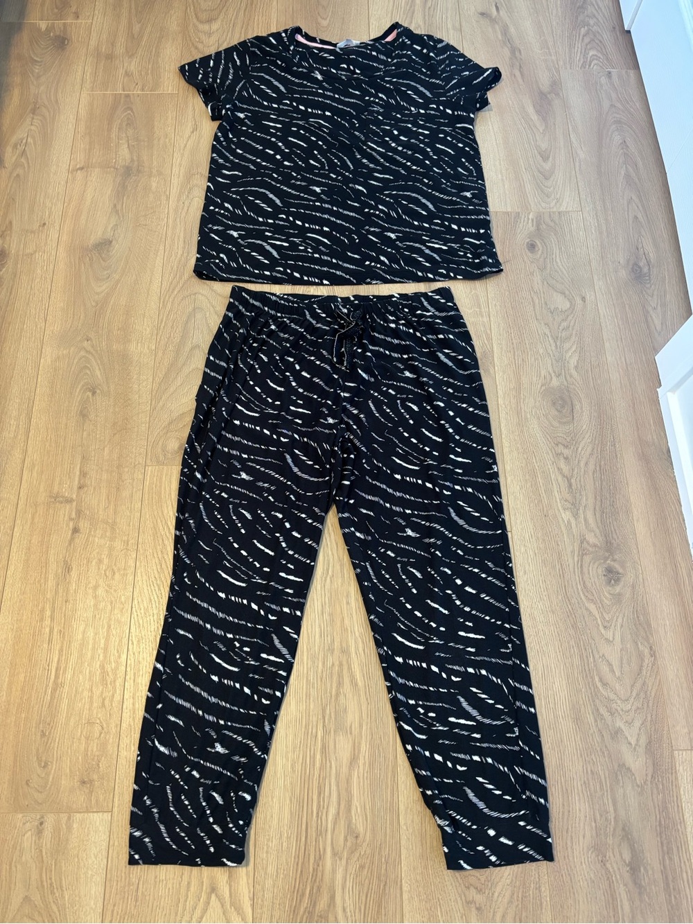 Emily & Jane 2-Piece Pajama Set Size Medium